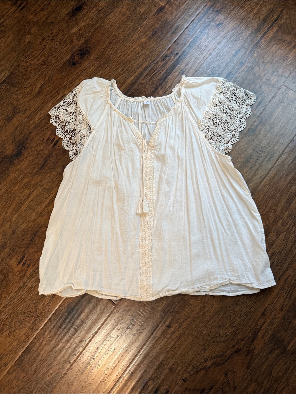Old Navy Women’s Cream Crochet Sleeve Peasant Top